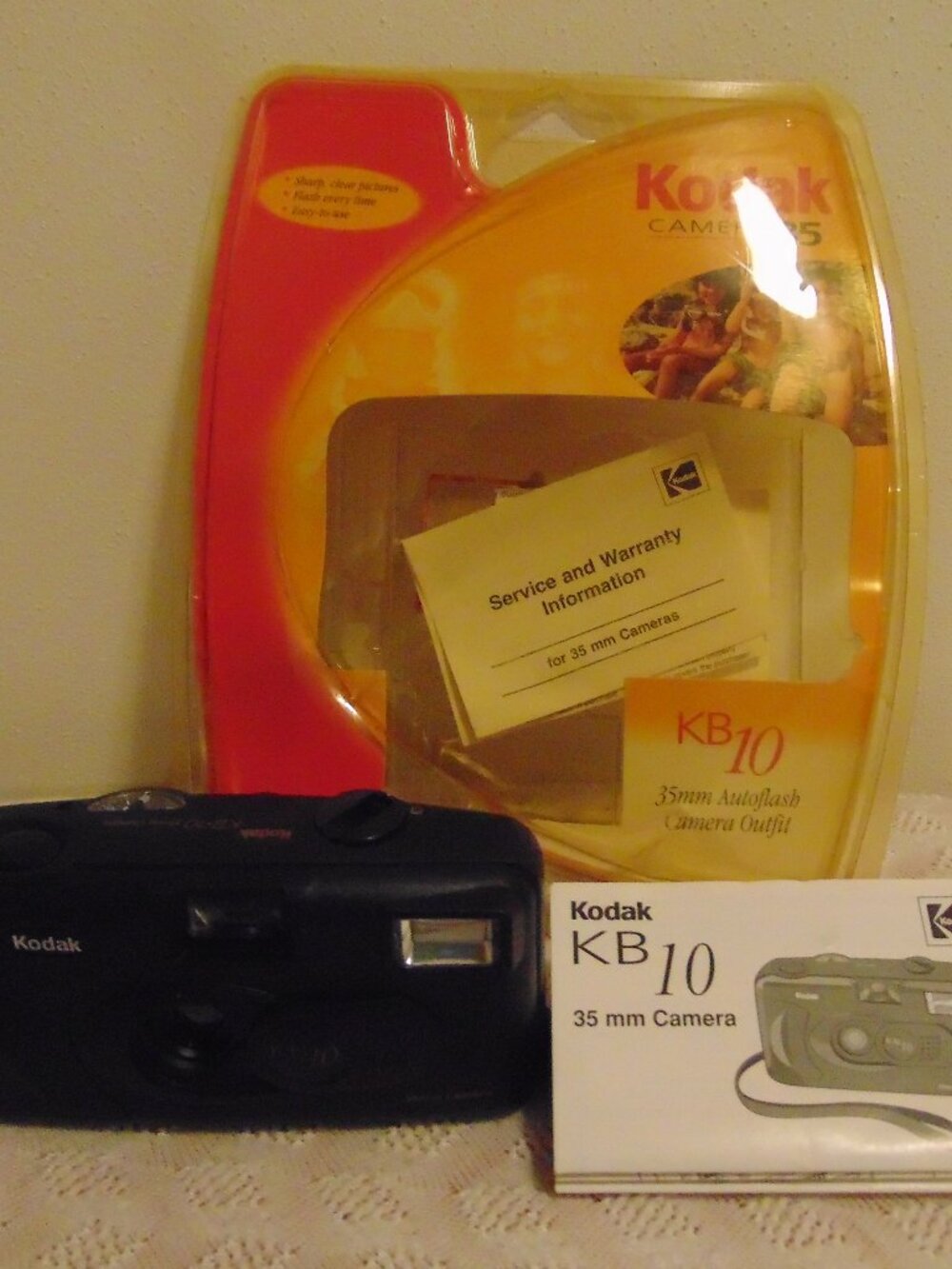 Vintage Kodak KB10 35mm Camera, Uses 35 mm film, Instructions & Package, Black
